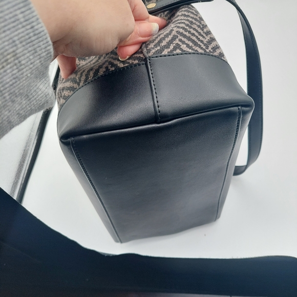 Spartina 449 lorelei barony bucket bag 10.5"(W)×10.5"(H)×6.75"(D) - Picture 8 of 12